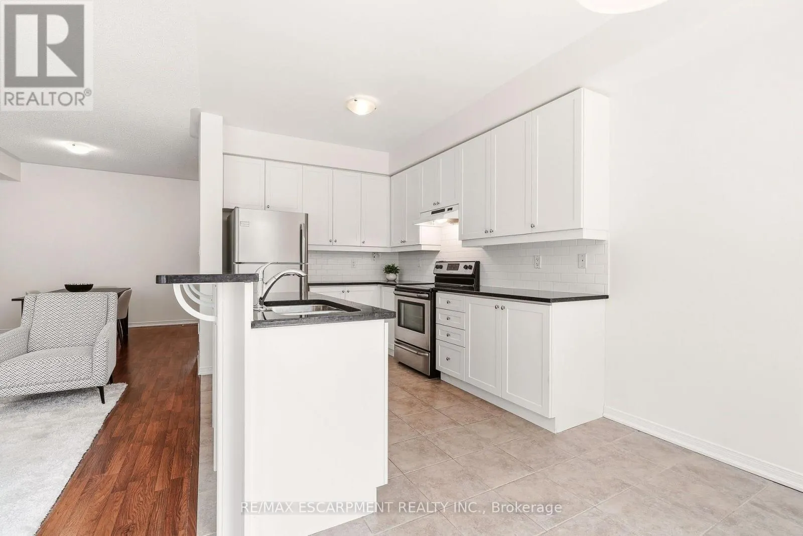 215 NISBET BOULEVARD