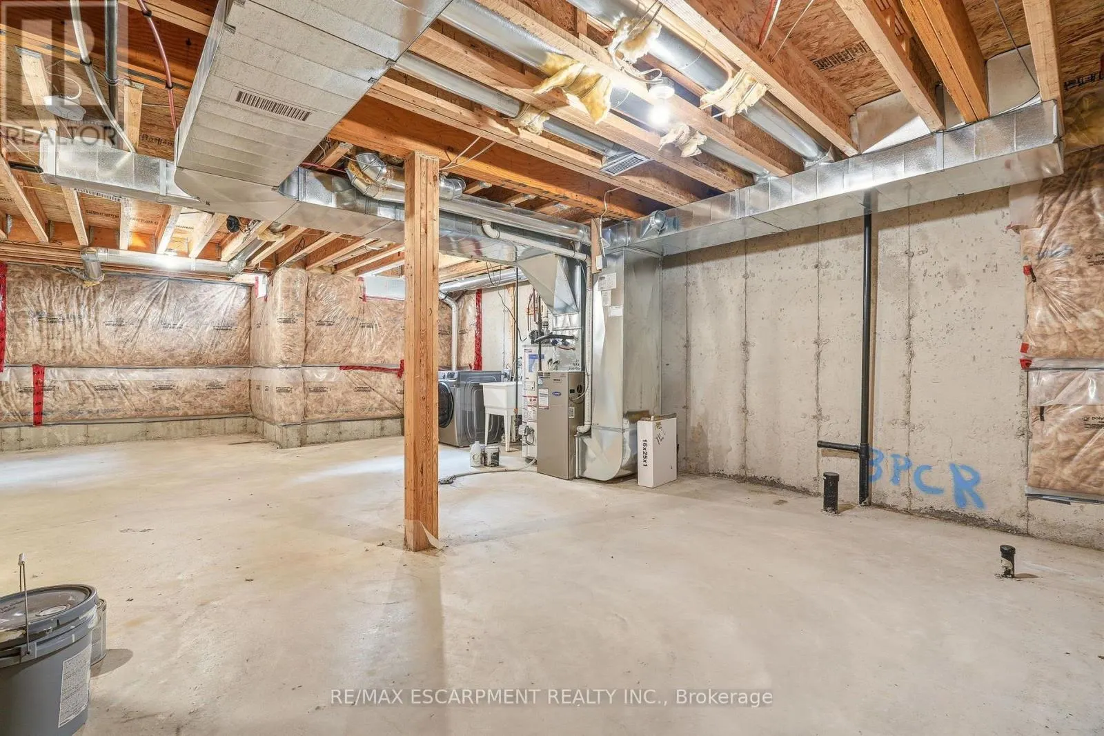 215 NISBET BOULEVARD