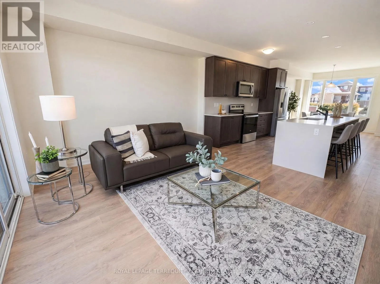 4 - 160 DENSMORE ROAD