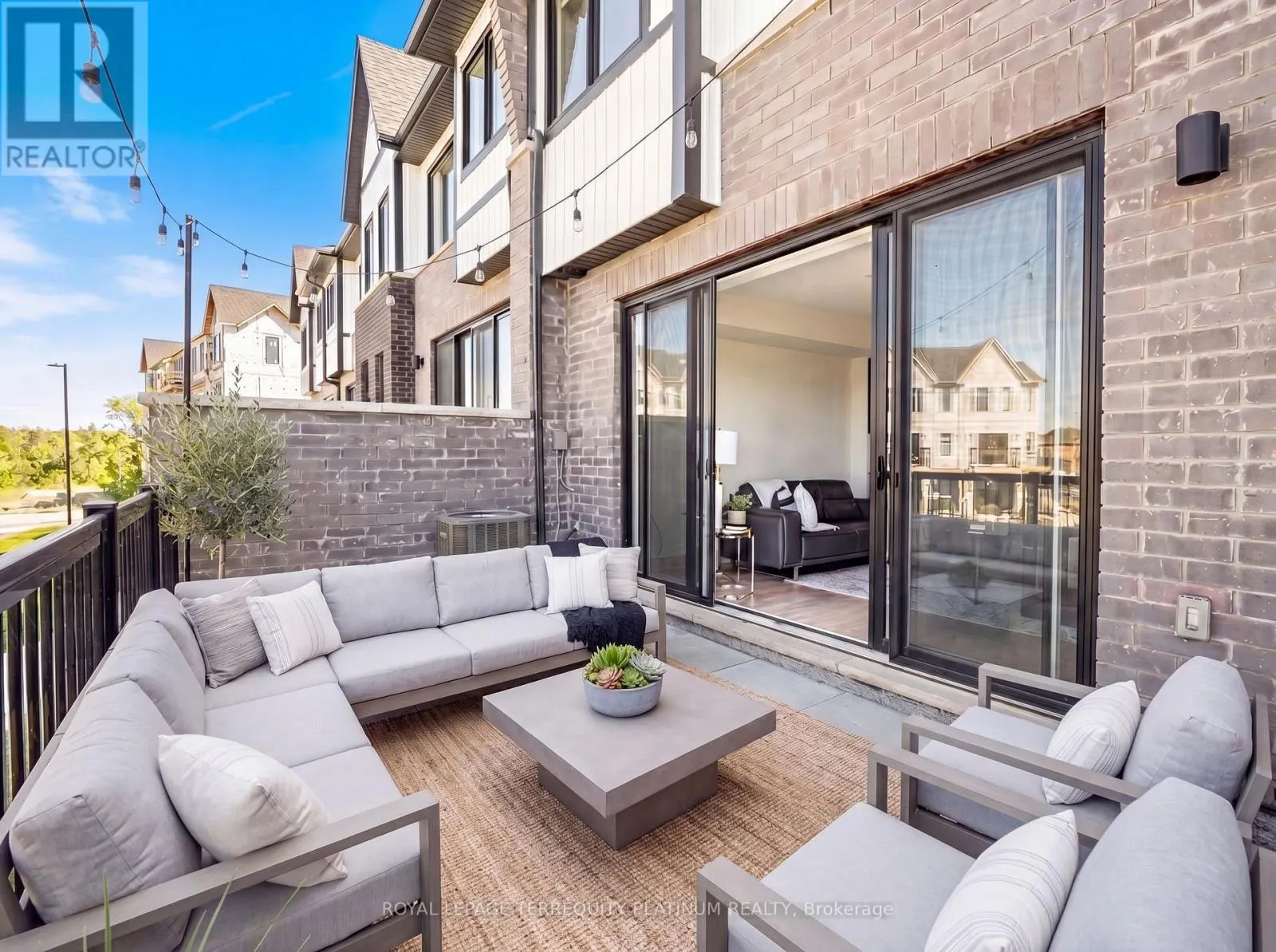4 - 160 DENSMORE ROAD