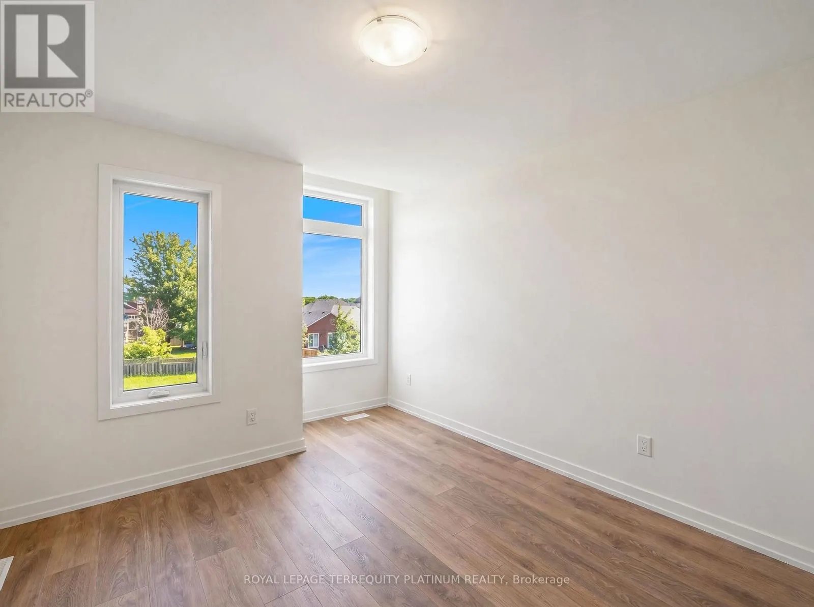 4 - 160 DENSMORE ROAD