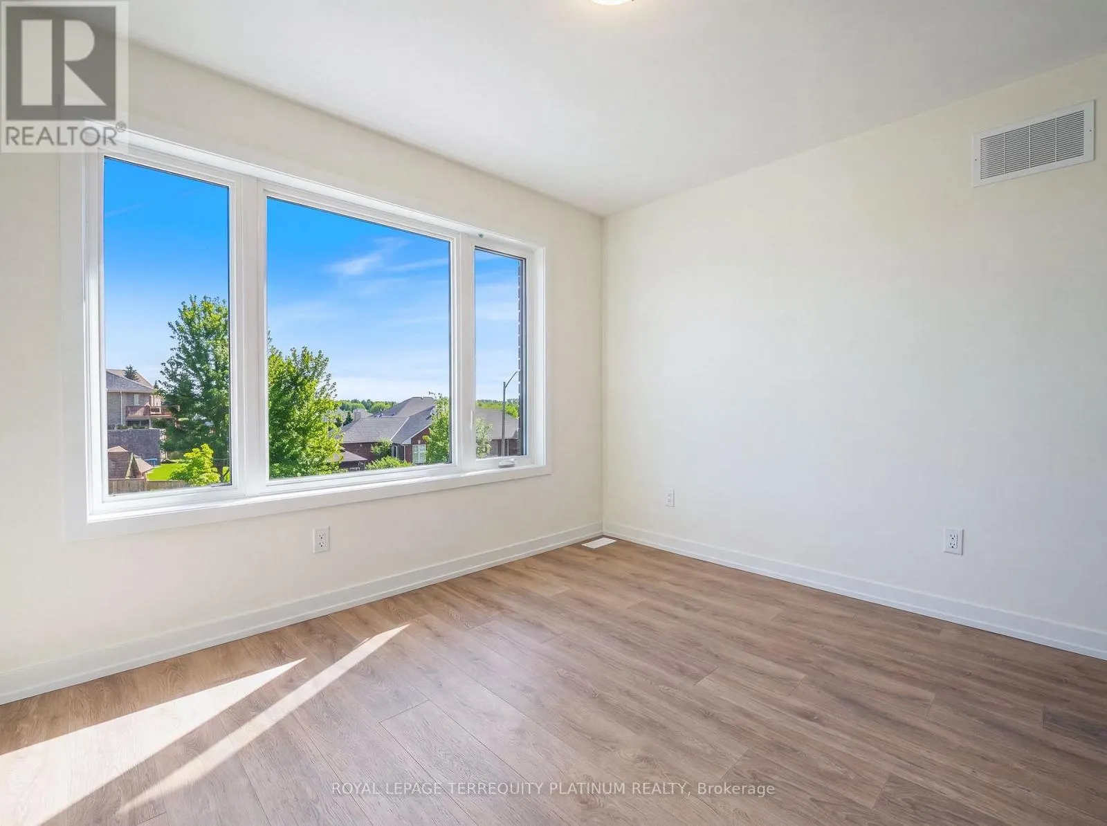 4 - 160 DENSMORE ROAD