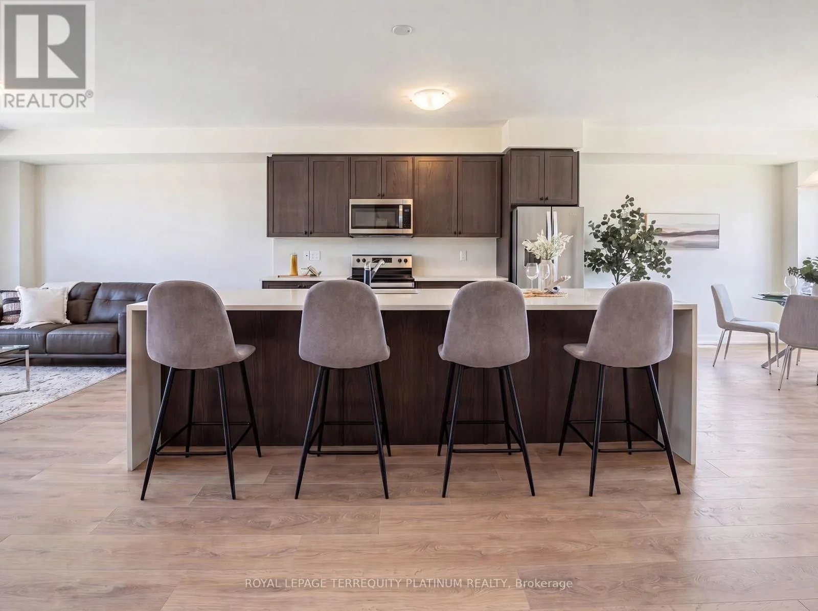 4 - 160 DENSMORE ROAD