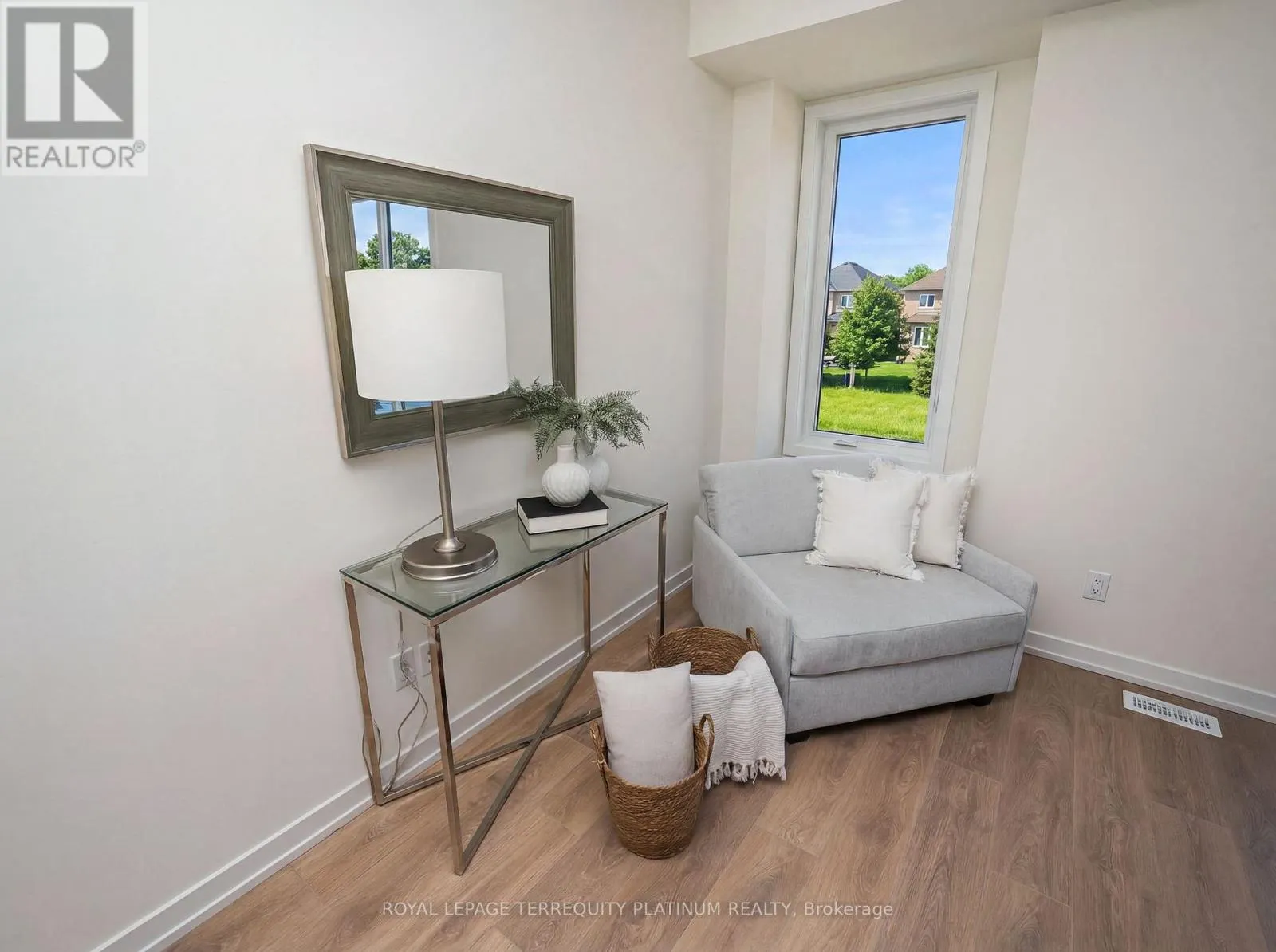 4 - 160 DENSMORE ROAD