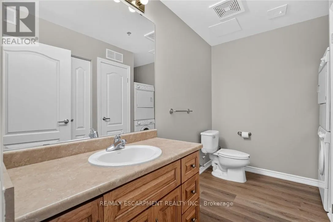 113 - 317 LOCK STREET W