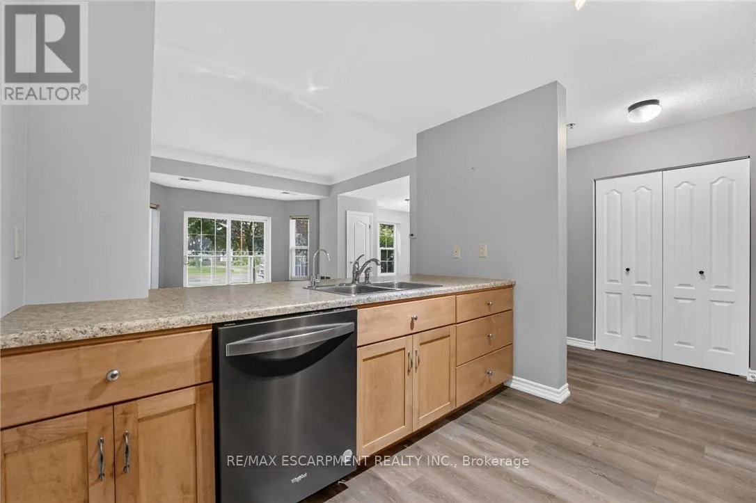 113 - 317 LOCK STREET W