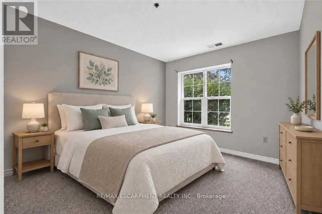 113 - 317 LOCK STREET W