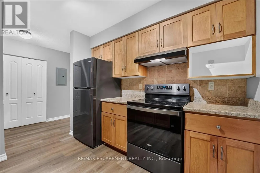 113 - 317 LOCK STREET W