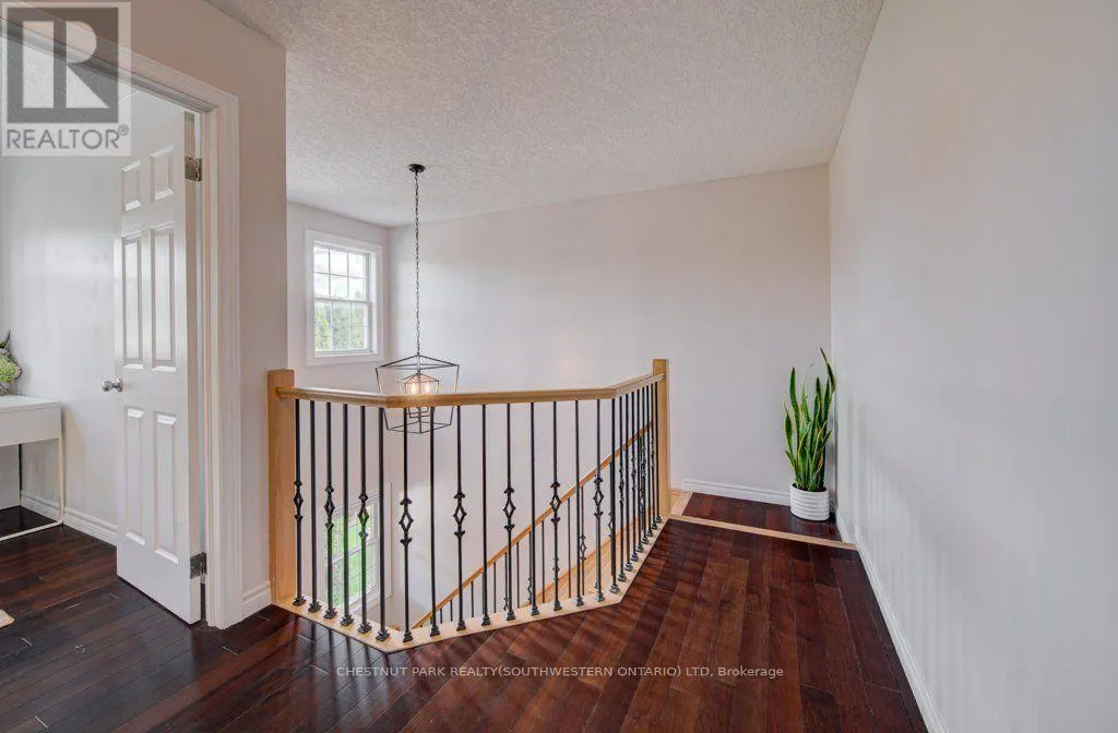 424 SAUVE CRESCENT