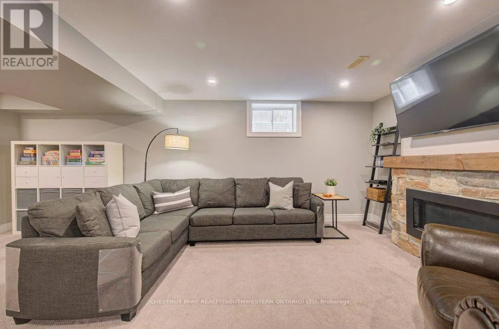 424 SAUVE CRESCENT