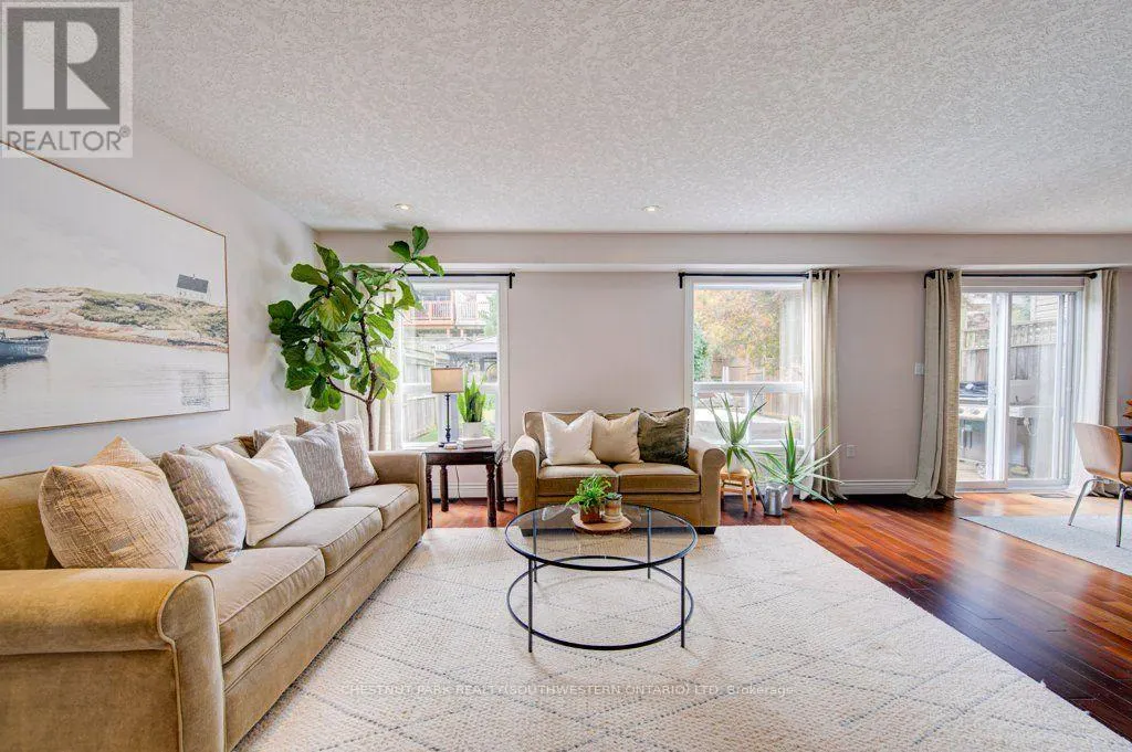 424 SAUVE CRESCENT