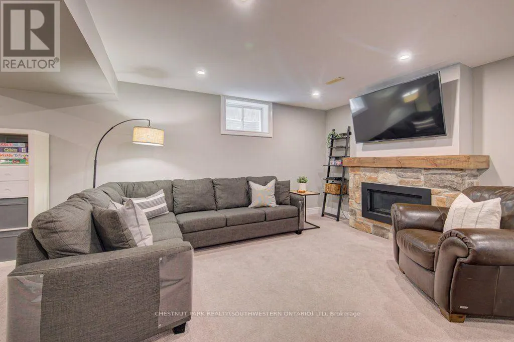 424 SAUVE CRESCENT