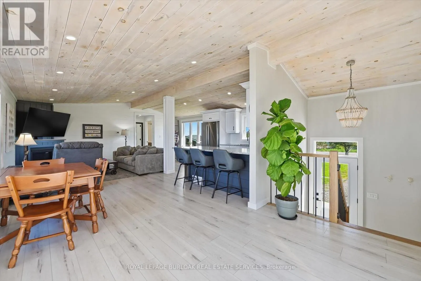 402 SOUTH COAST DRIVE