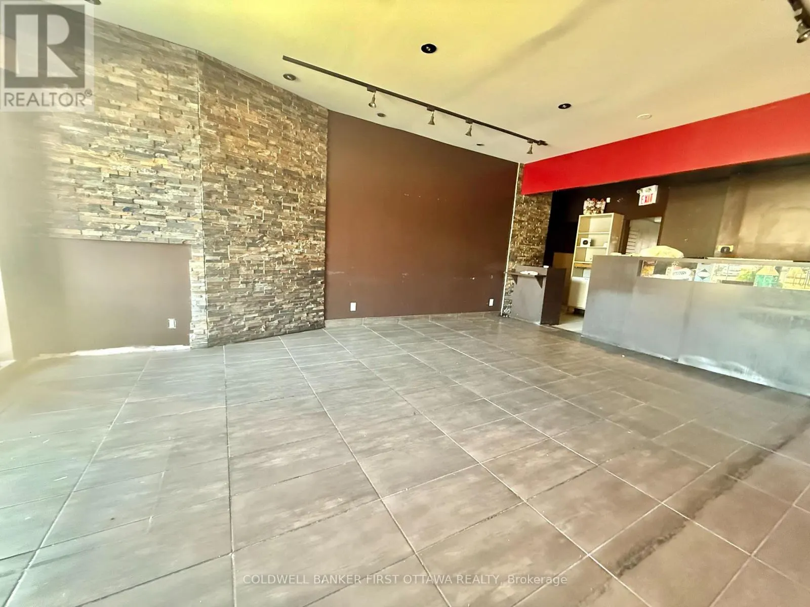 690-B SOMERSET STREET W