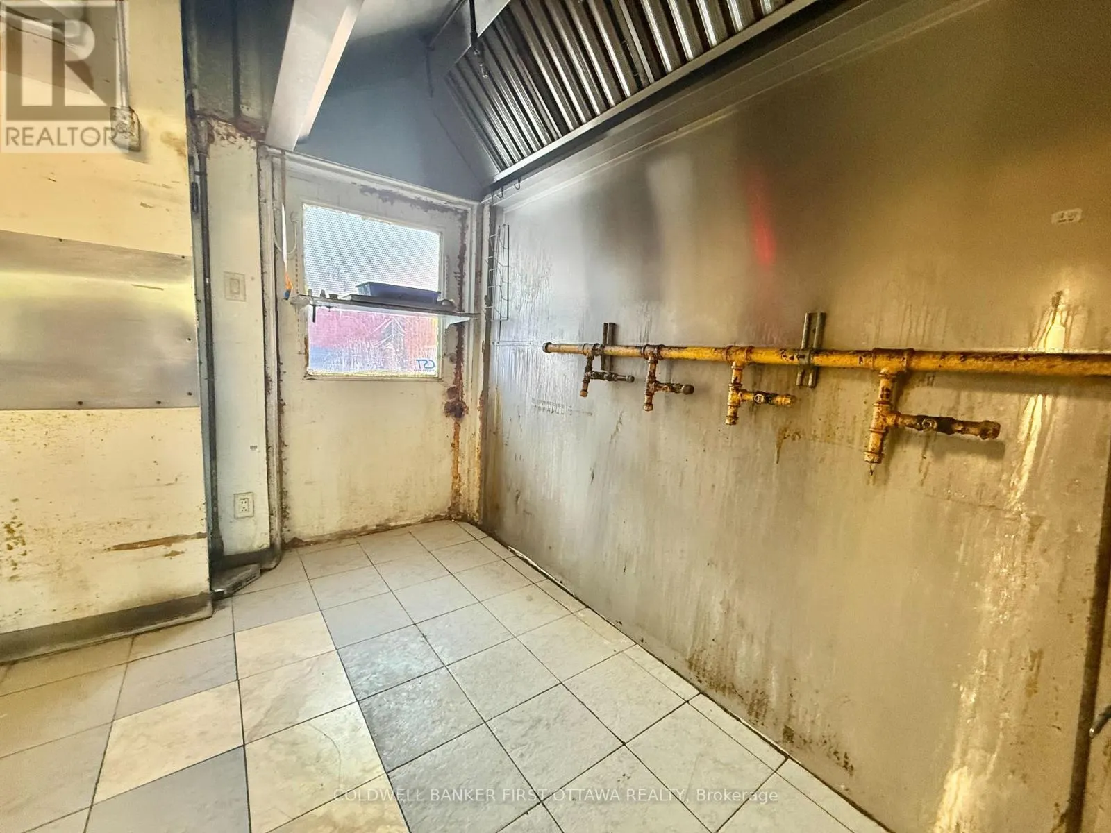 690-B SOMERSET STREET W