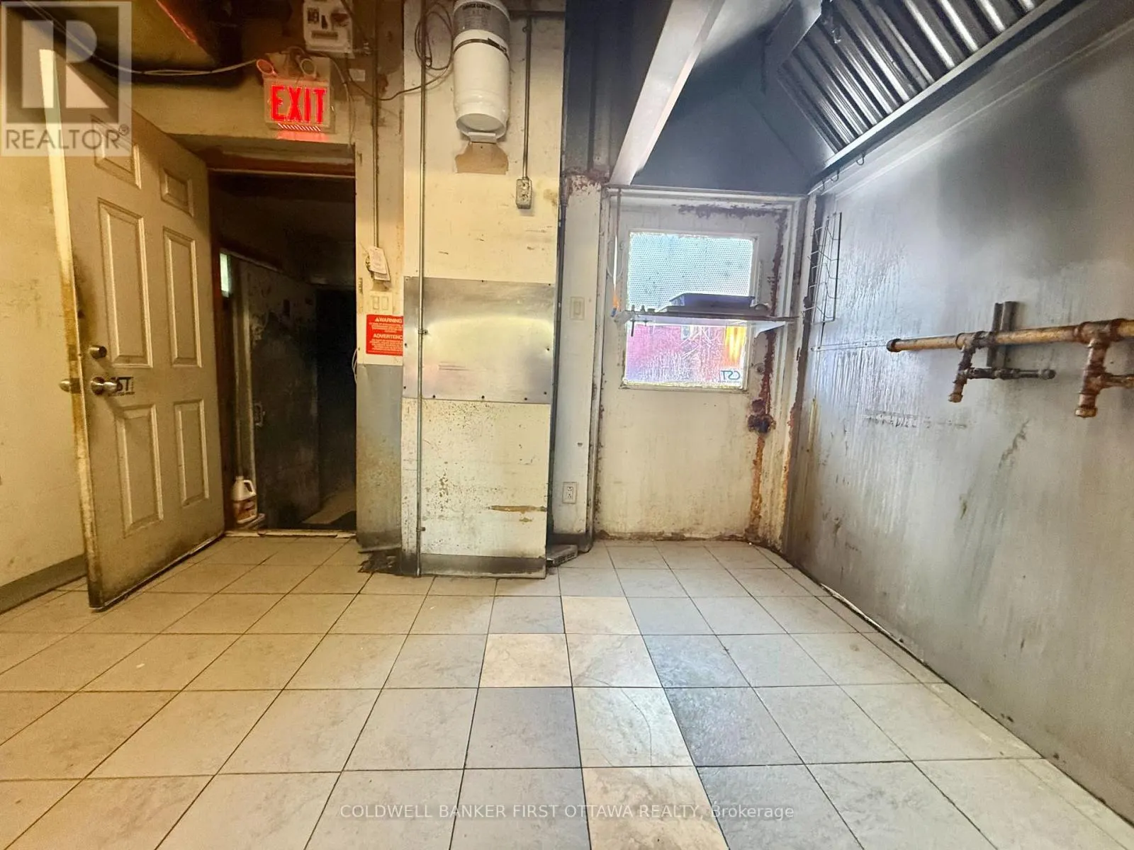 690-B SOMERSET STREET W