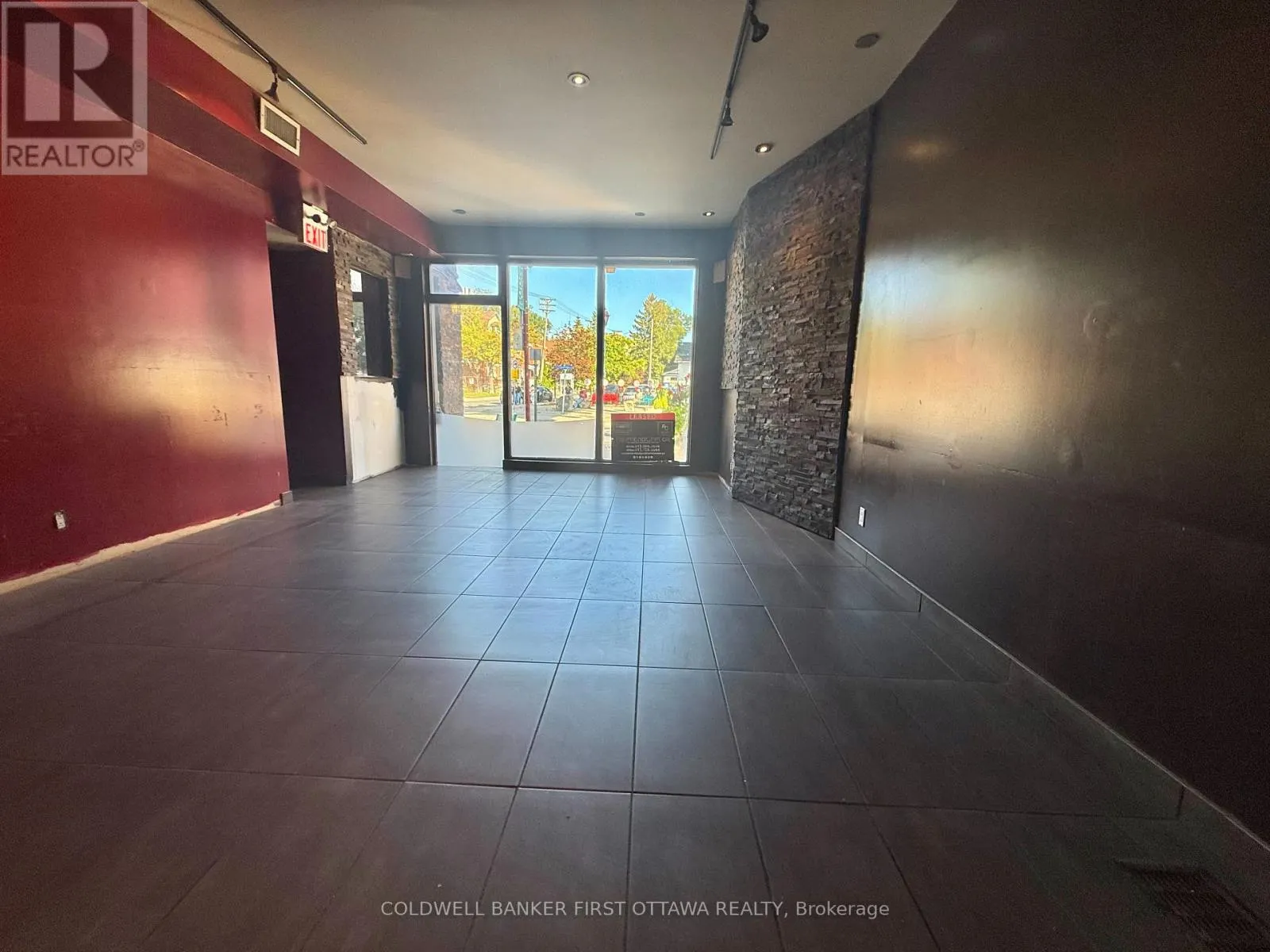 690-B SOMERSET STREET W