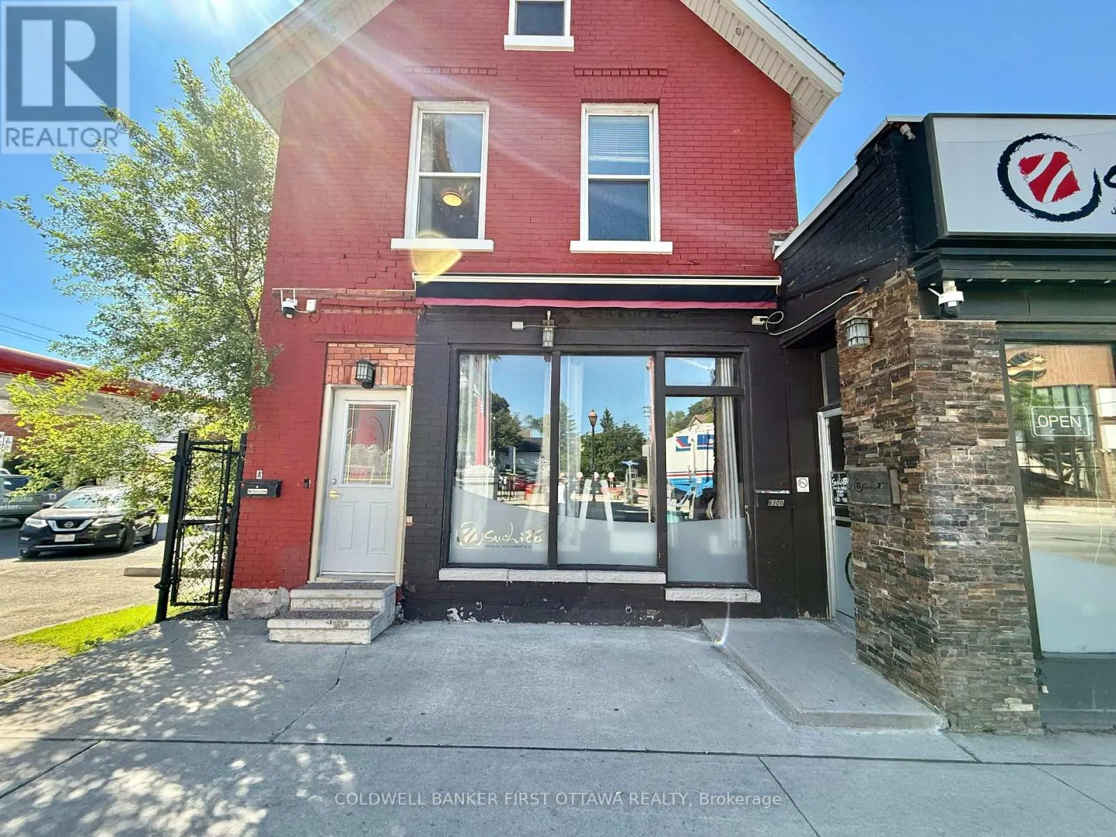 690-B SOMERSET STREET W