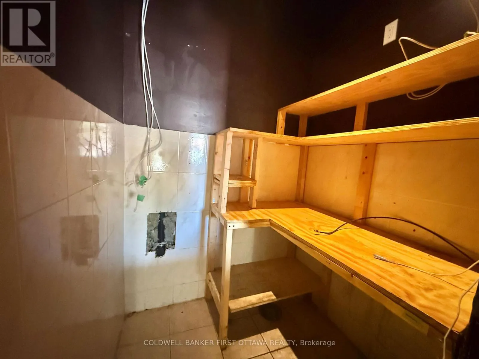 690-B SOMERSET STREET W