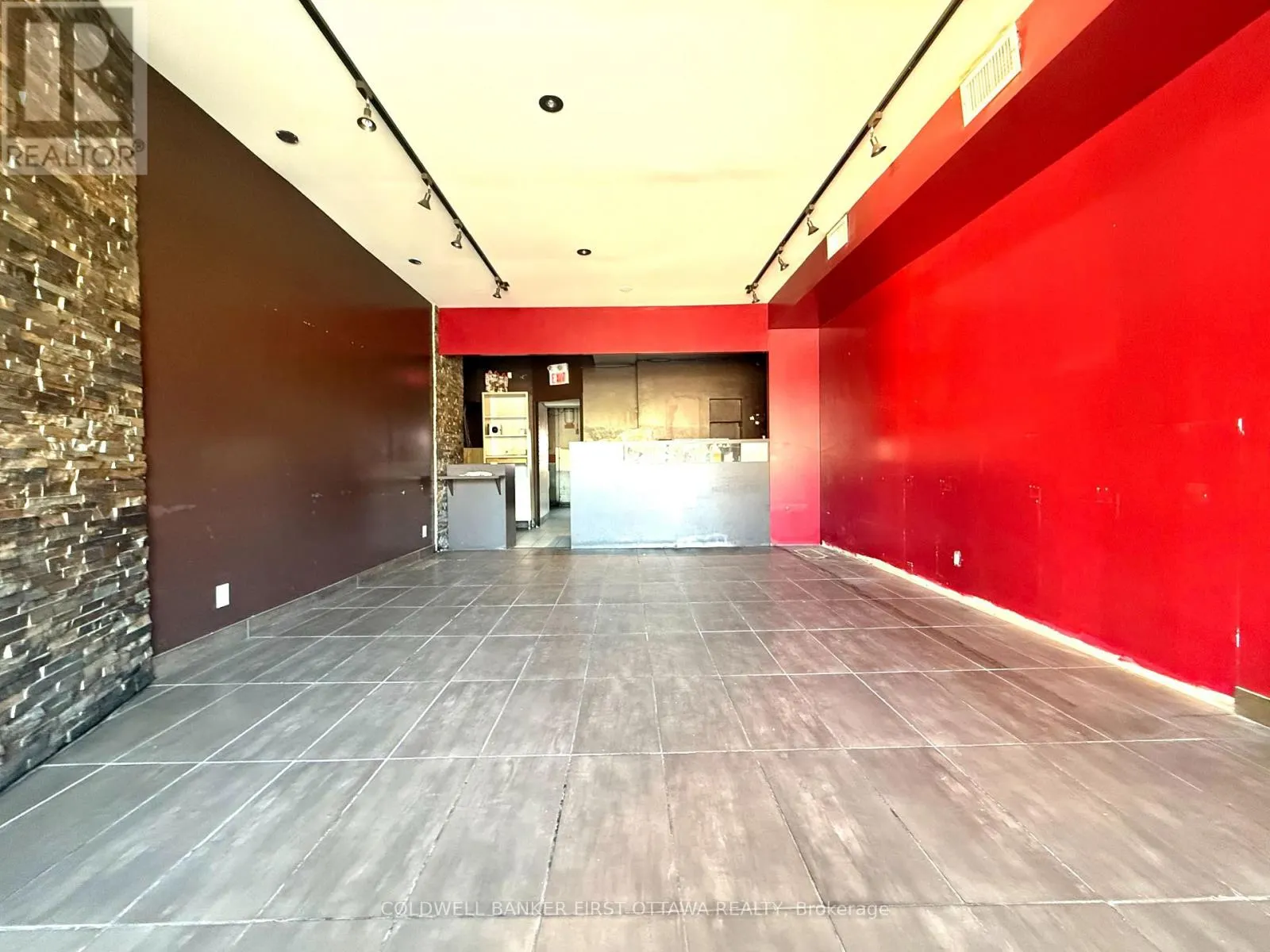 690-B SOMERSET STREET W