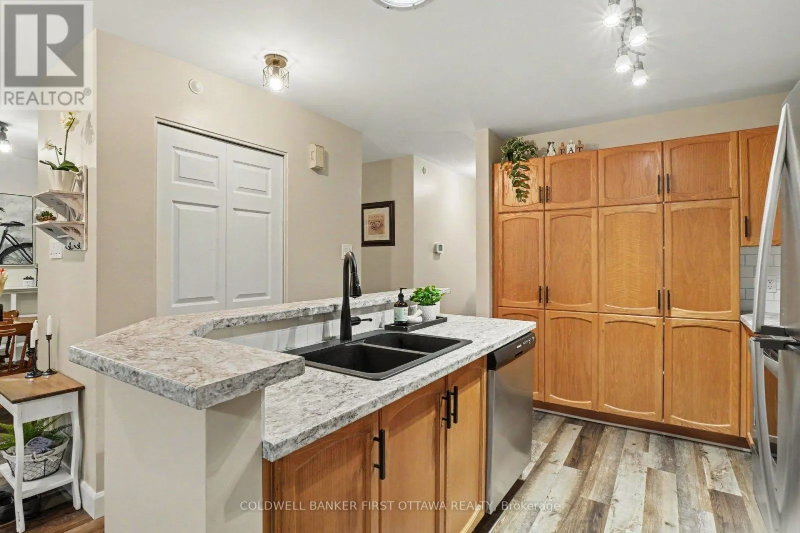 6 BATHURST ROAD
