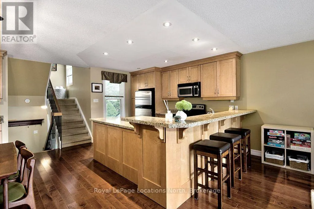 44 - 127 ALFRED STREET W #44