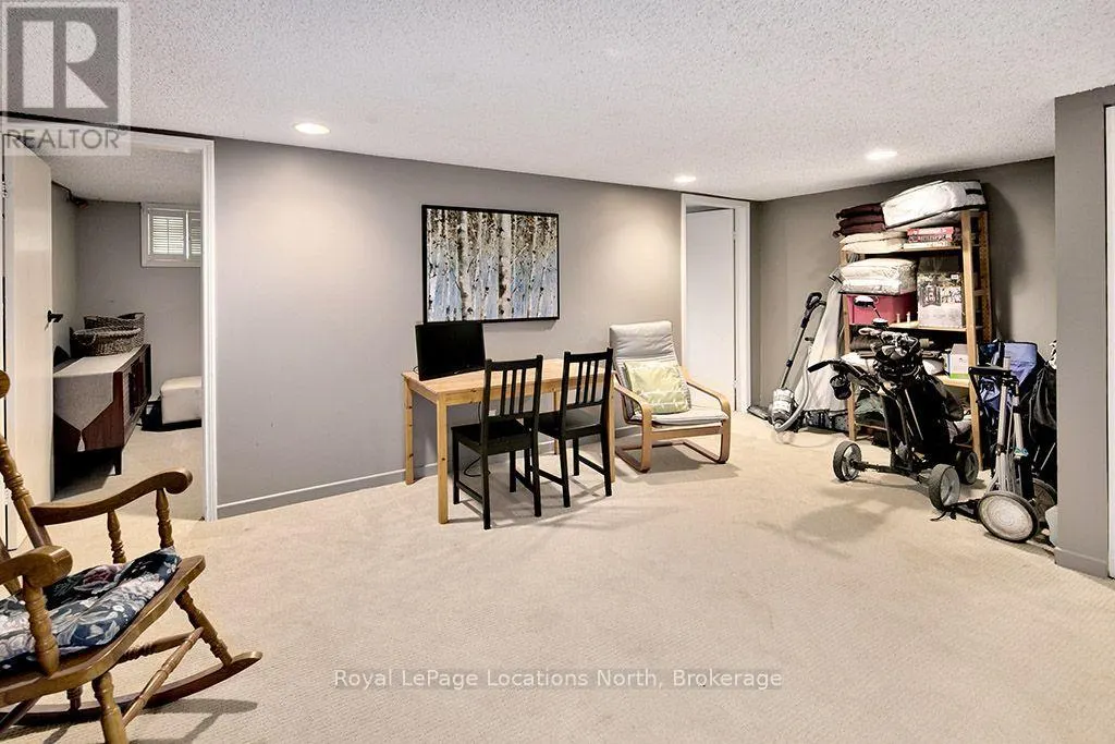 44 - 127 ALFRED STREET W #44