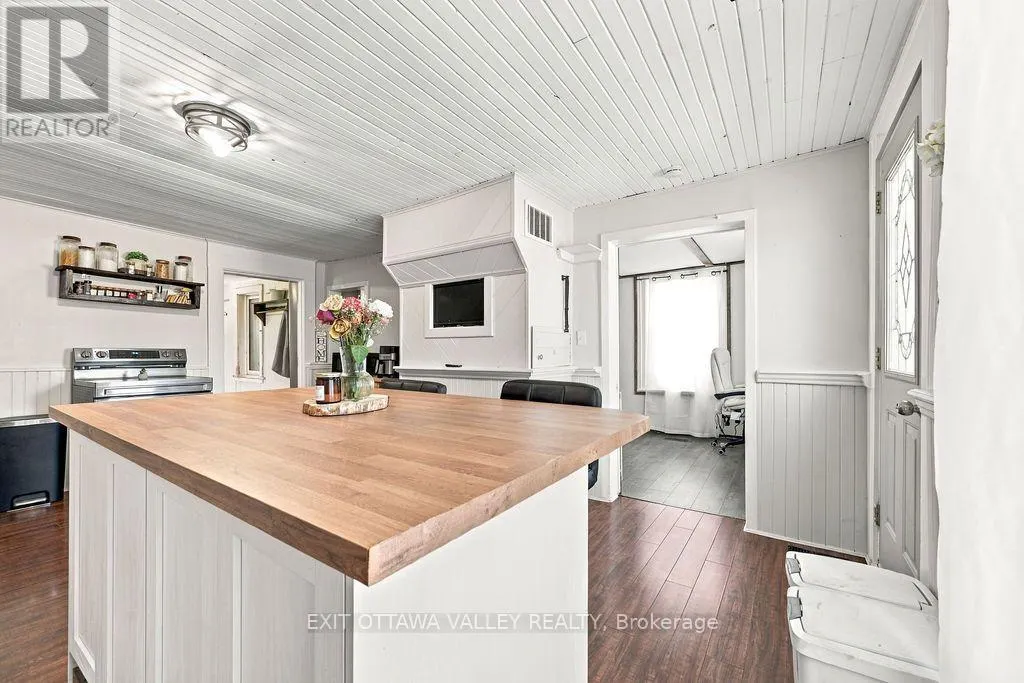 733 CALVIN ROAD