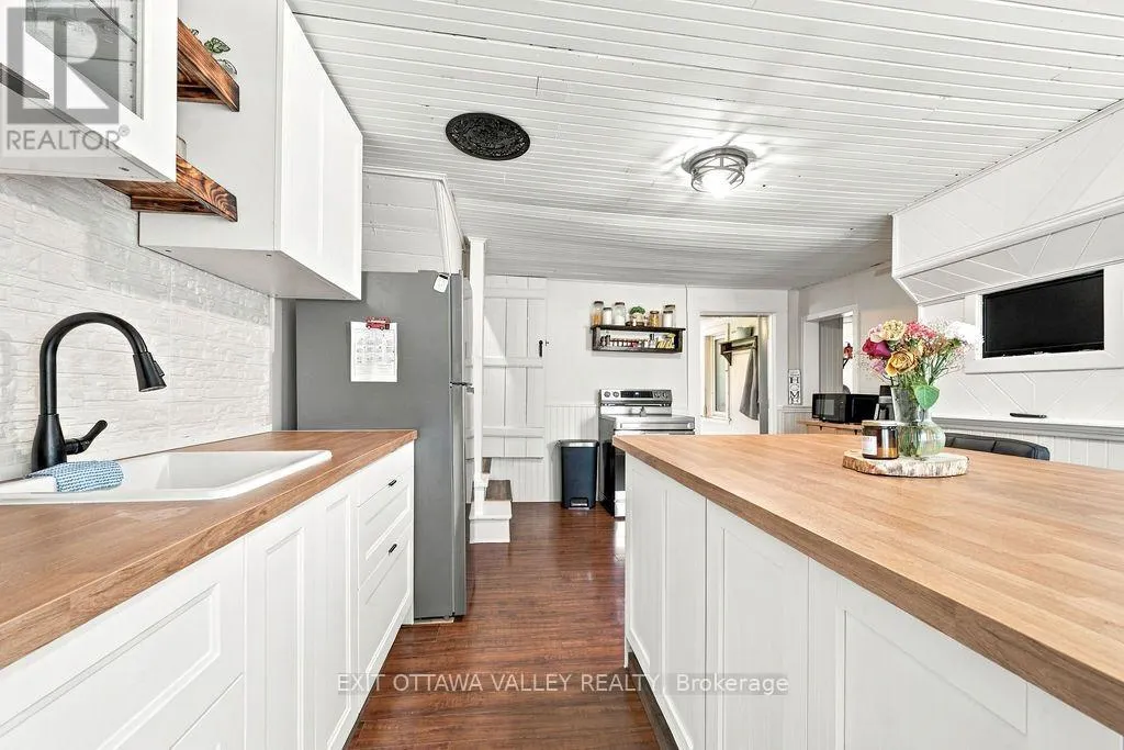 733 CALVIN ROAD