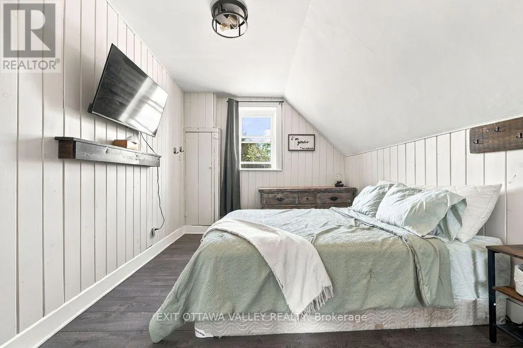 733 CALVIN ROAD