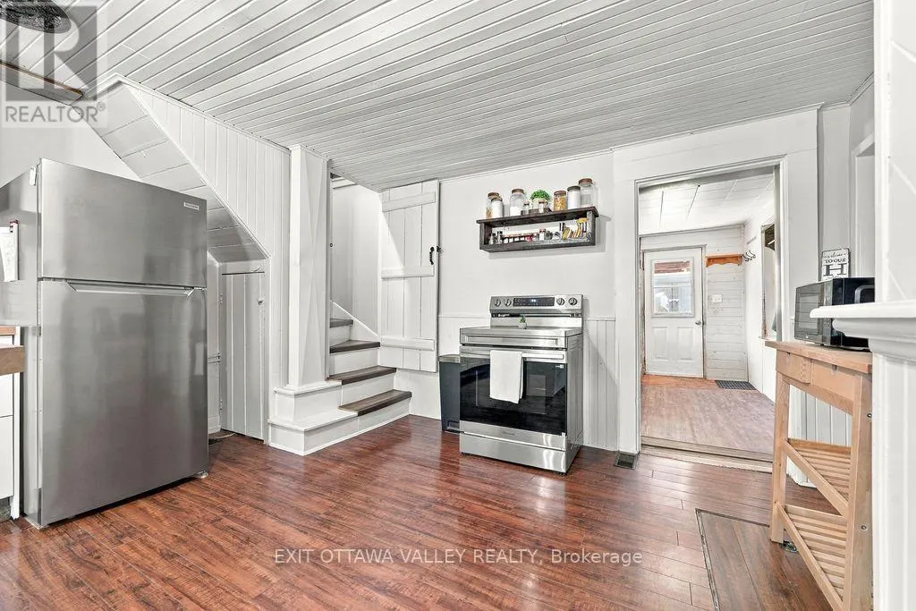 733 CALVIN ROAD