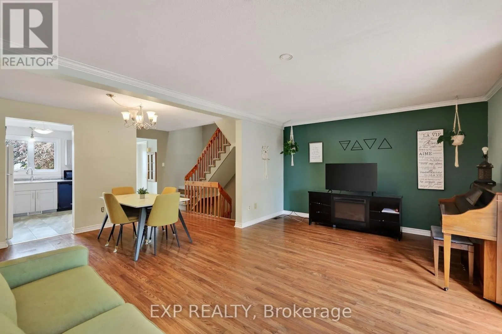 122 LAURIER STREET