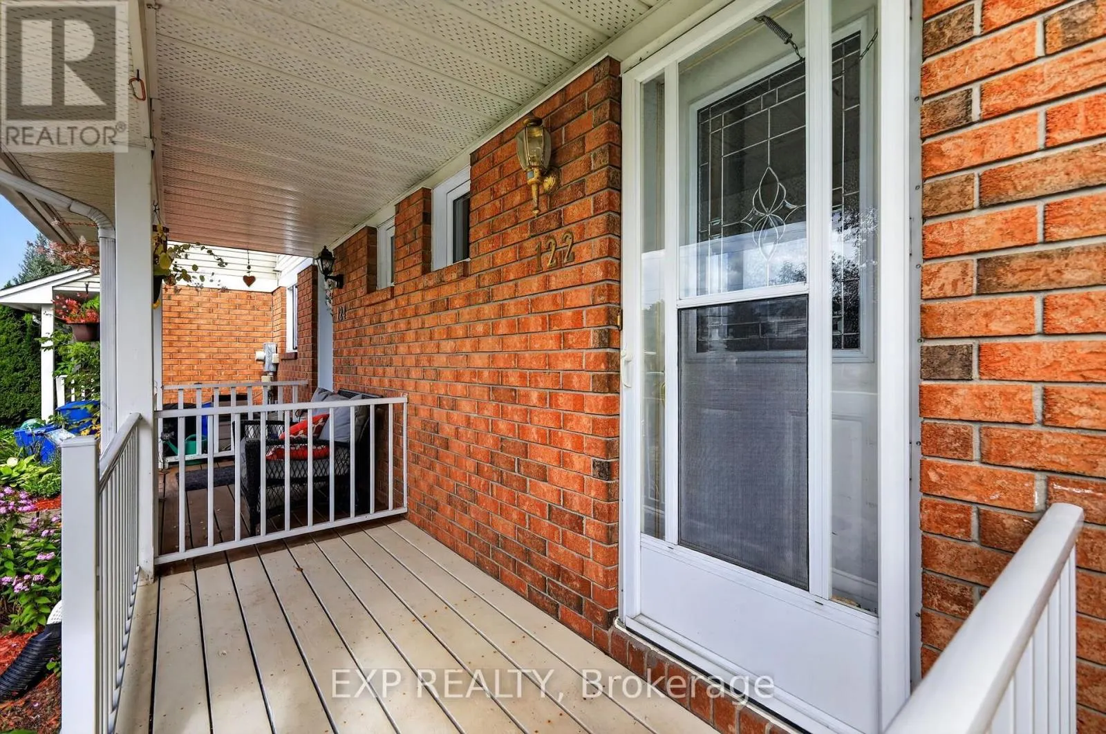 122 LAURIER STREET