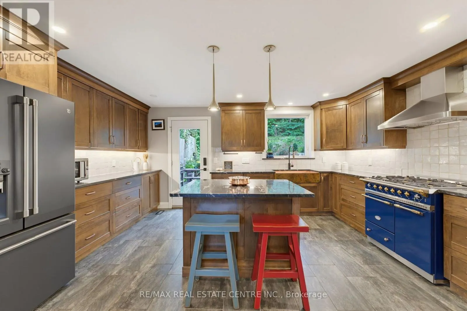 15 FIRST STREET S