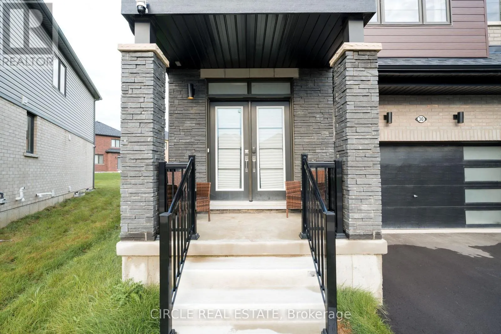 30 HERITAGE WAY