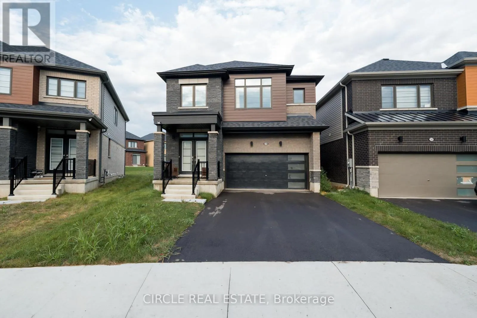 30 HERITAGE WAY