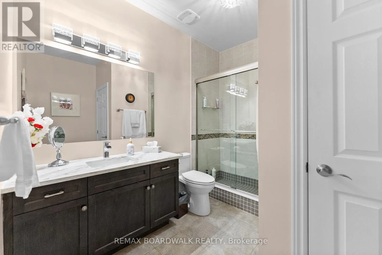 12 ROYALTY WAY