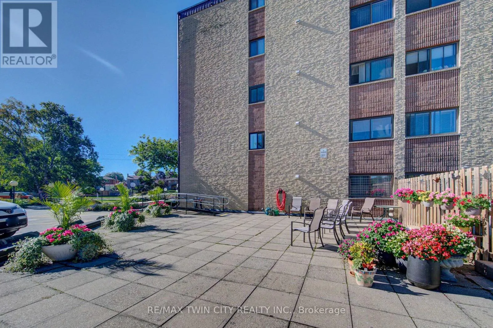205 - 380 CHAMPLAIN BOULEVARD