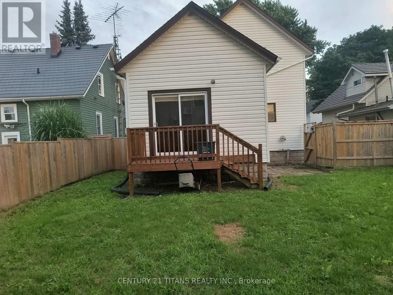 5 POPLAR STREET