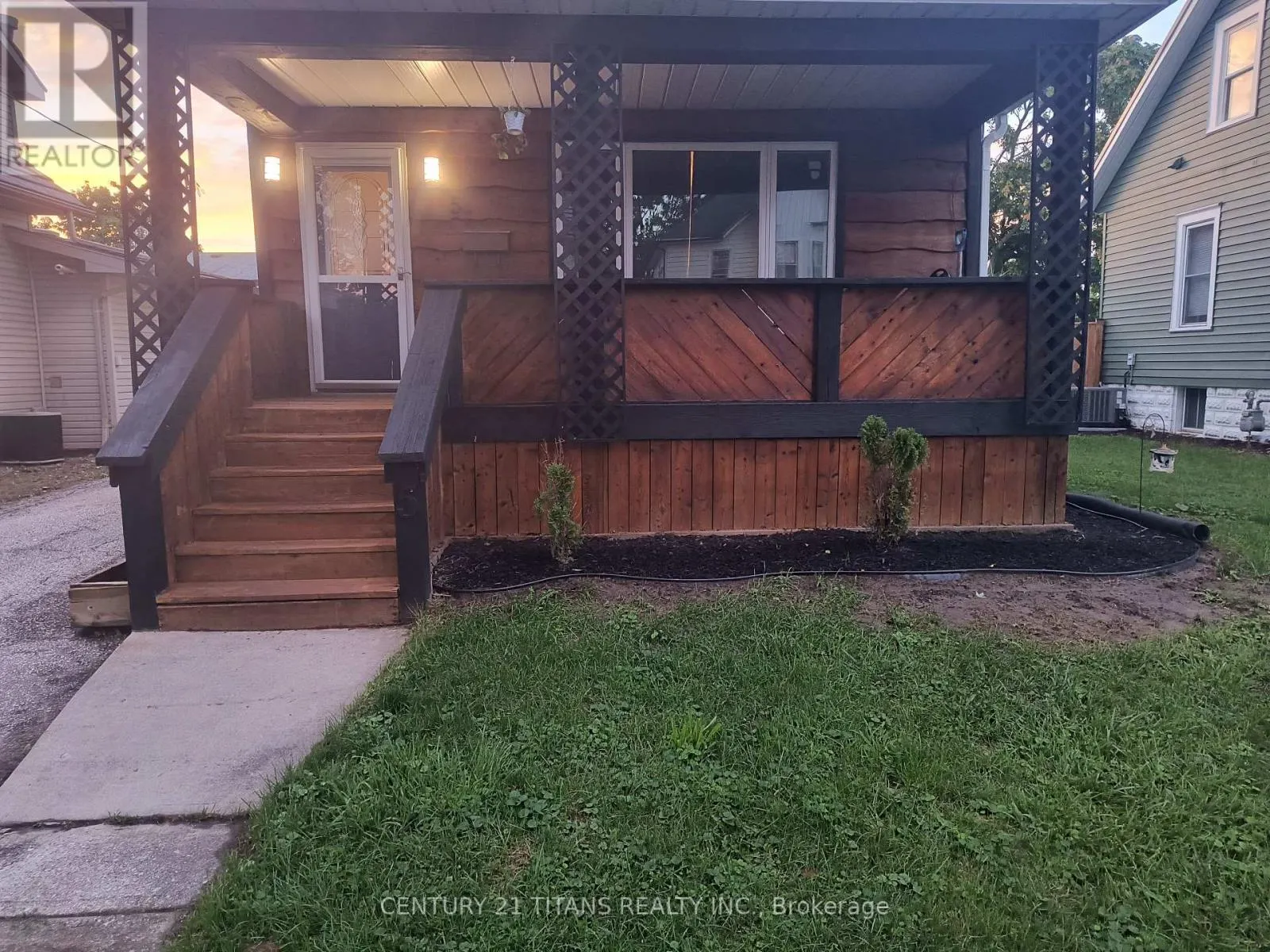 5 POPLAR STREET