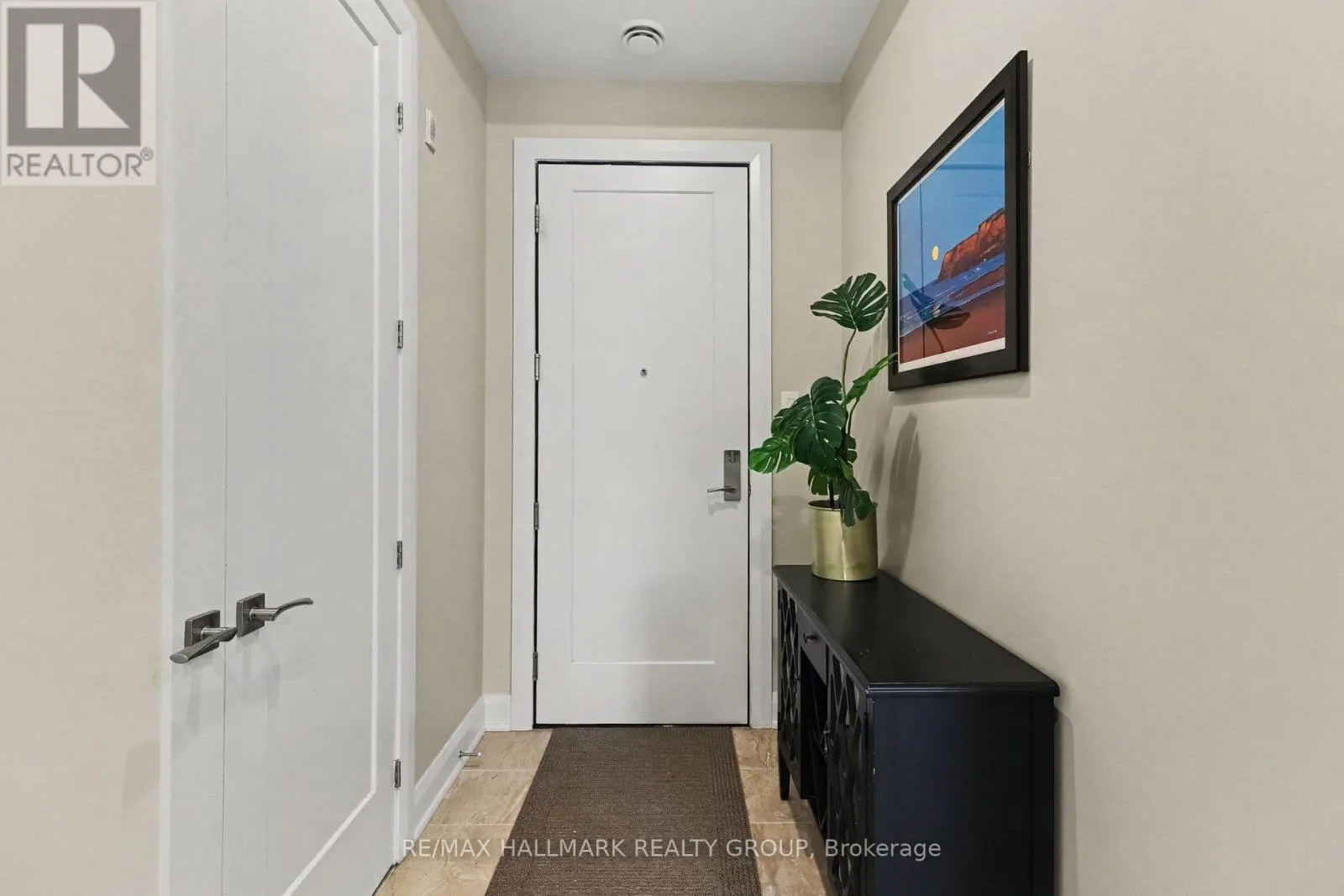 202 - 110 CORTILE PRIVATE