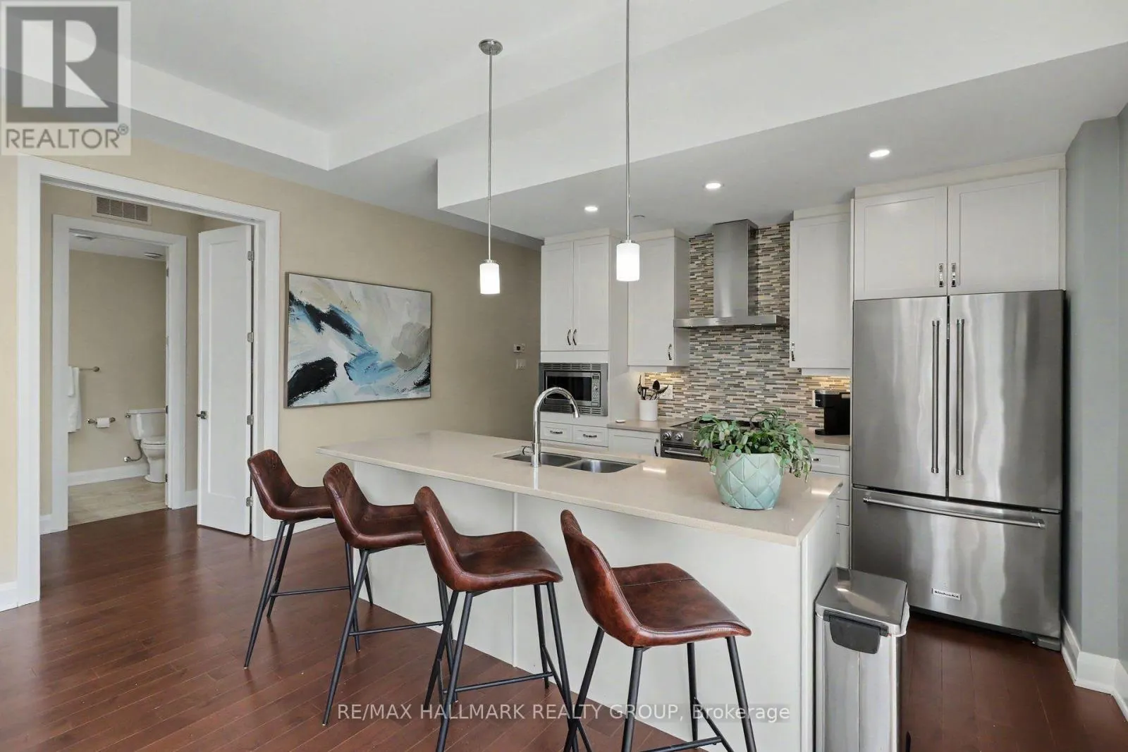 202 - 110 CORTILE PRIVATE