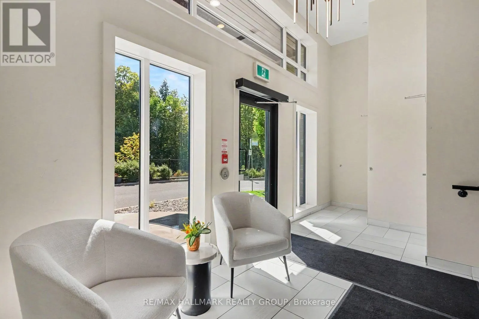 202 - 110 CORTILE PRIVATE