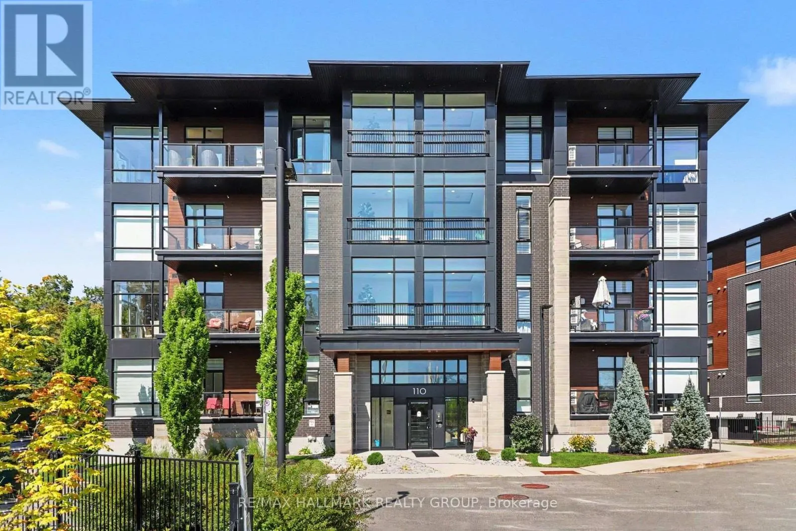 202 - 110 CORTILE PRIVATE