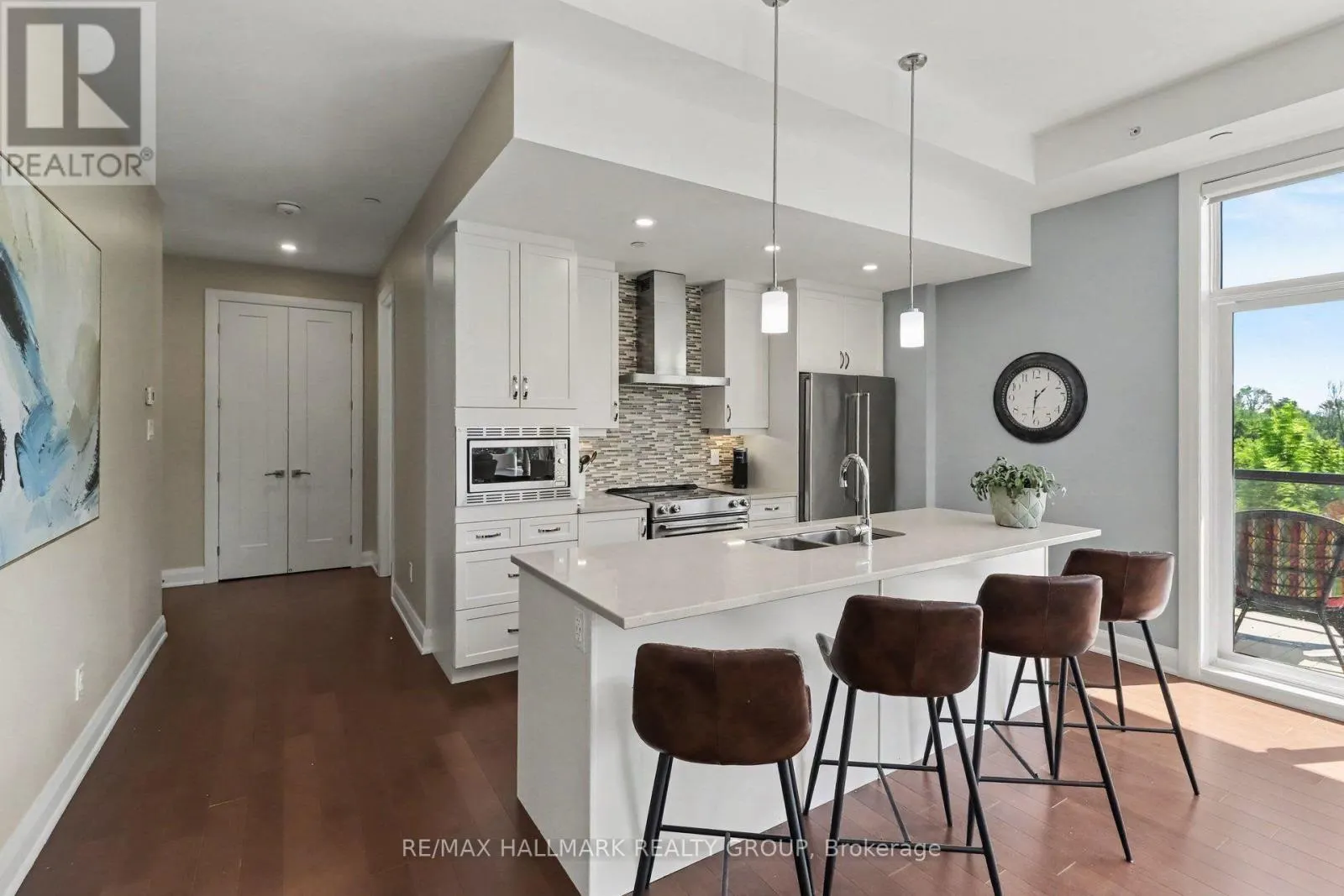 202 - 110 CORTILE PRIVATE