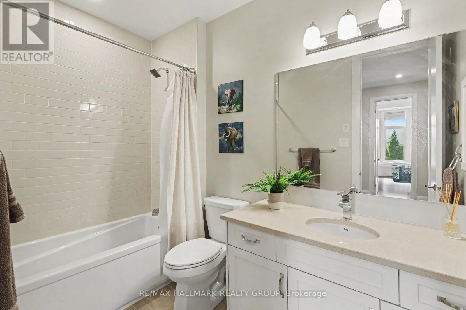 202 - 110 CORTILE PRIVATE