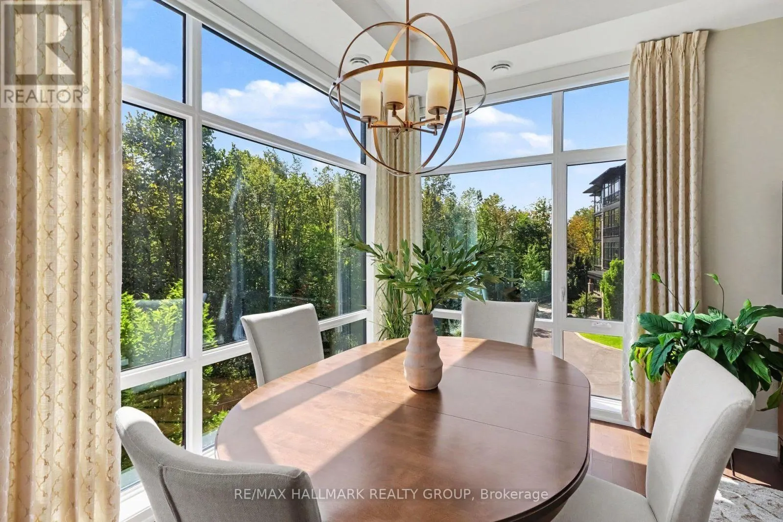 202 - 110 CORTILE PRIVATE