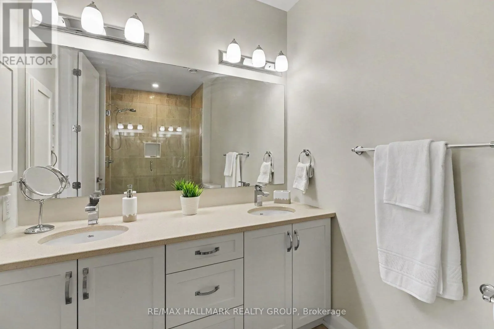202 - 110 CORTILE PRIVATE