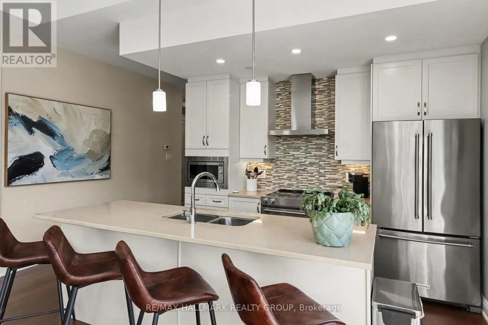202 - 110 CORTILE PRIVATE