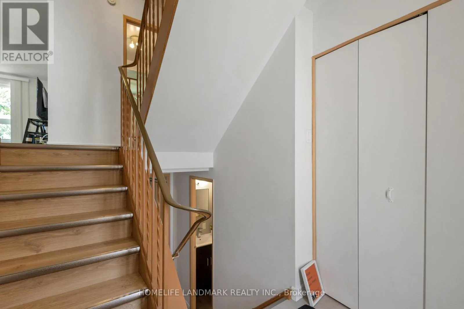 2 - 427 KEATS WAY